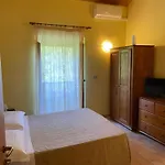 Taverna Dei Guelfi בית חווה *