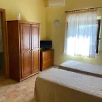 בית חווה Taverna Dei Guelfi סניגליה